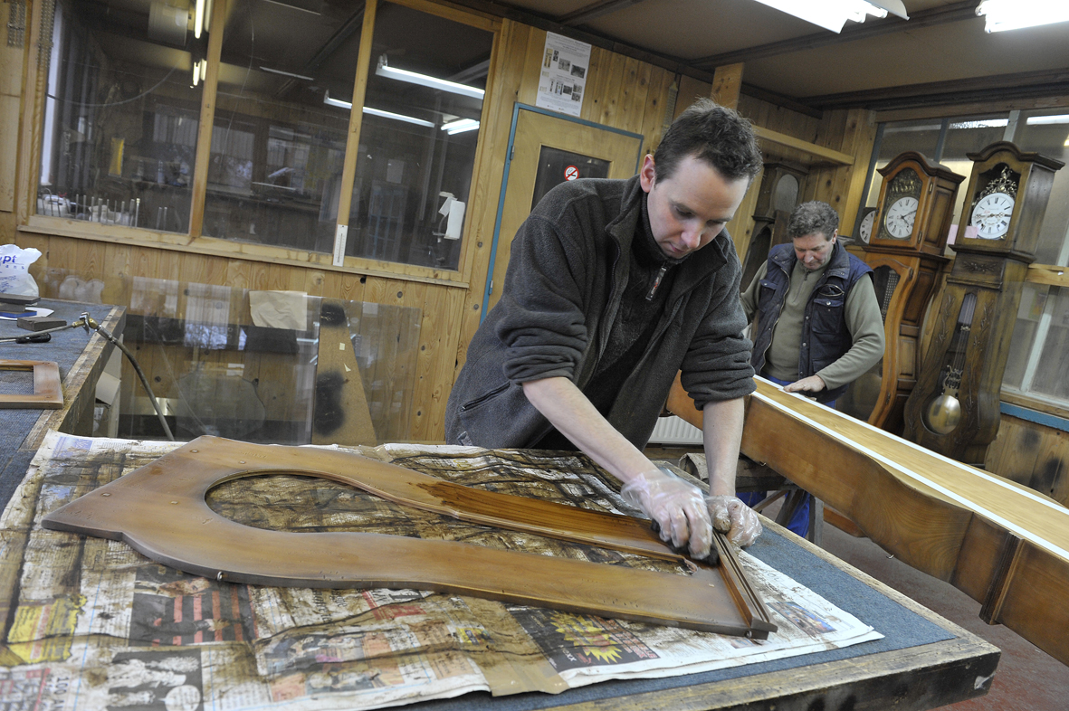 Comtoises Converset, Héricourt, atelier de restauration des horloges